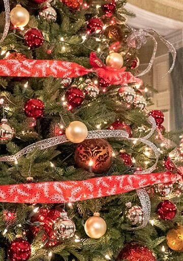 Decorated Christmas Mansions in Dutchess County New York