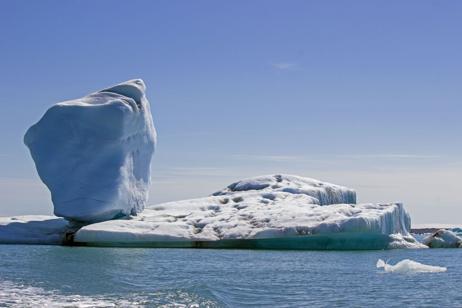 2016-Jokulsarlon024 Huge iceberg in Iceland