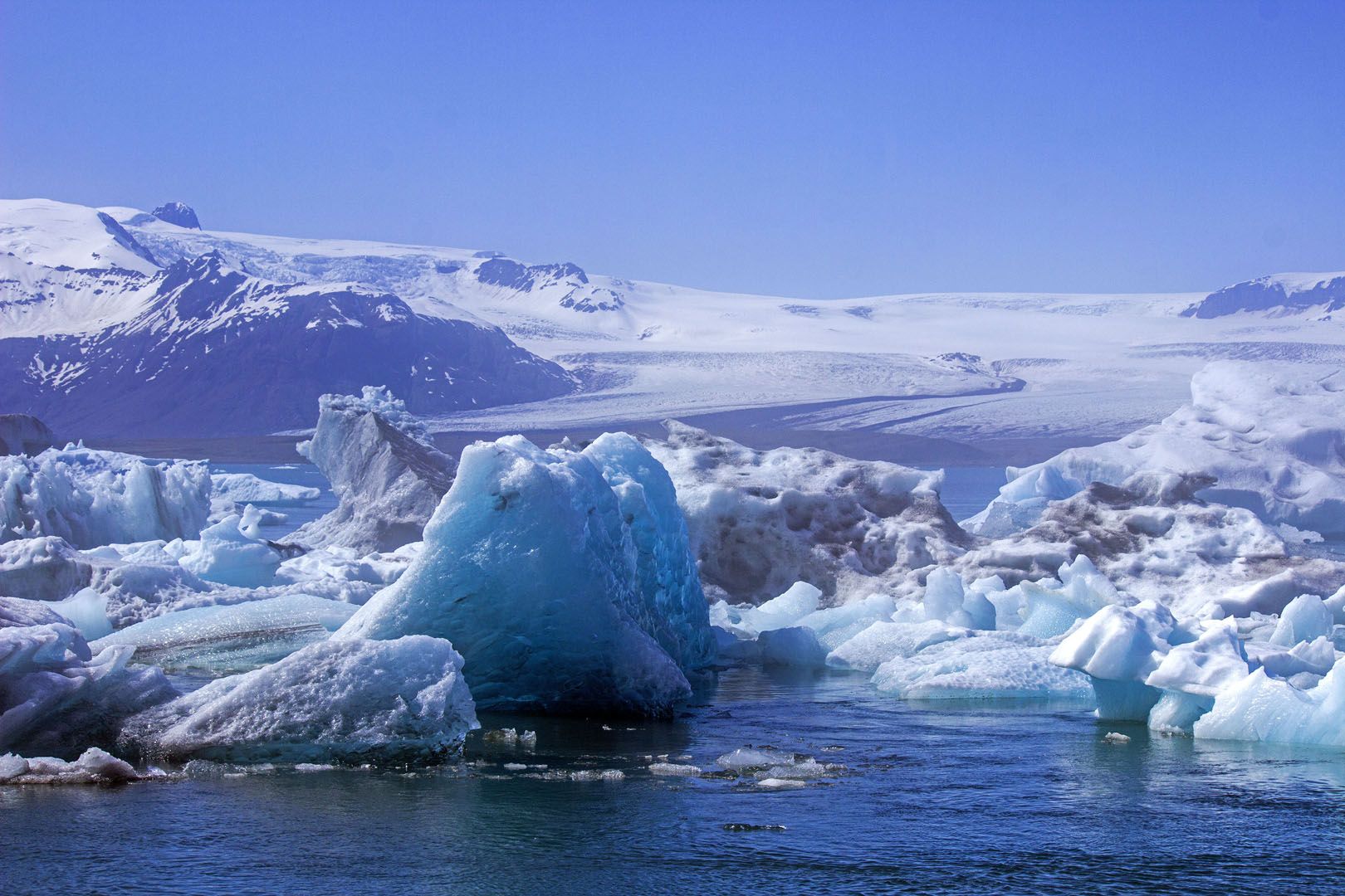 2016-Jokulsarlon040 Icebergs from the shore, Iceland