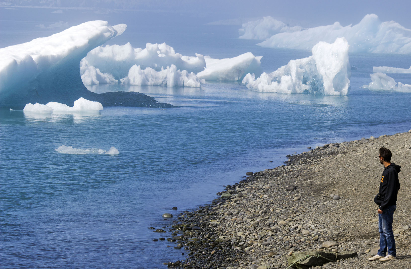 2016-Jokulsarlon041 Icebergs by the shores in Iceland