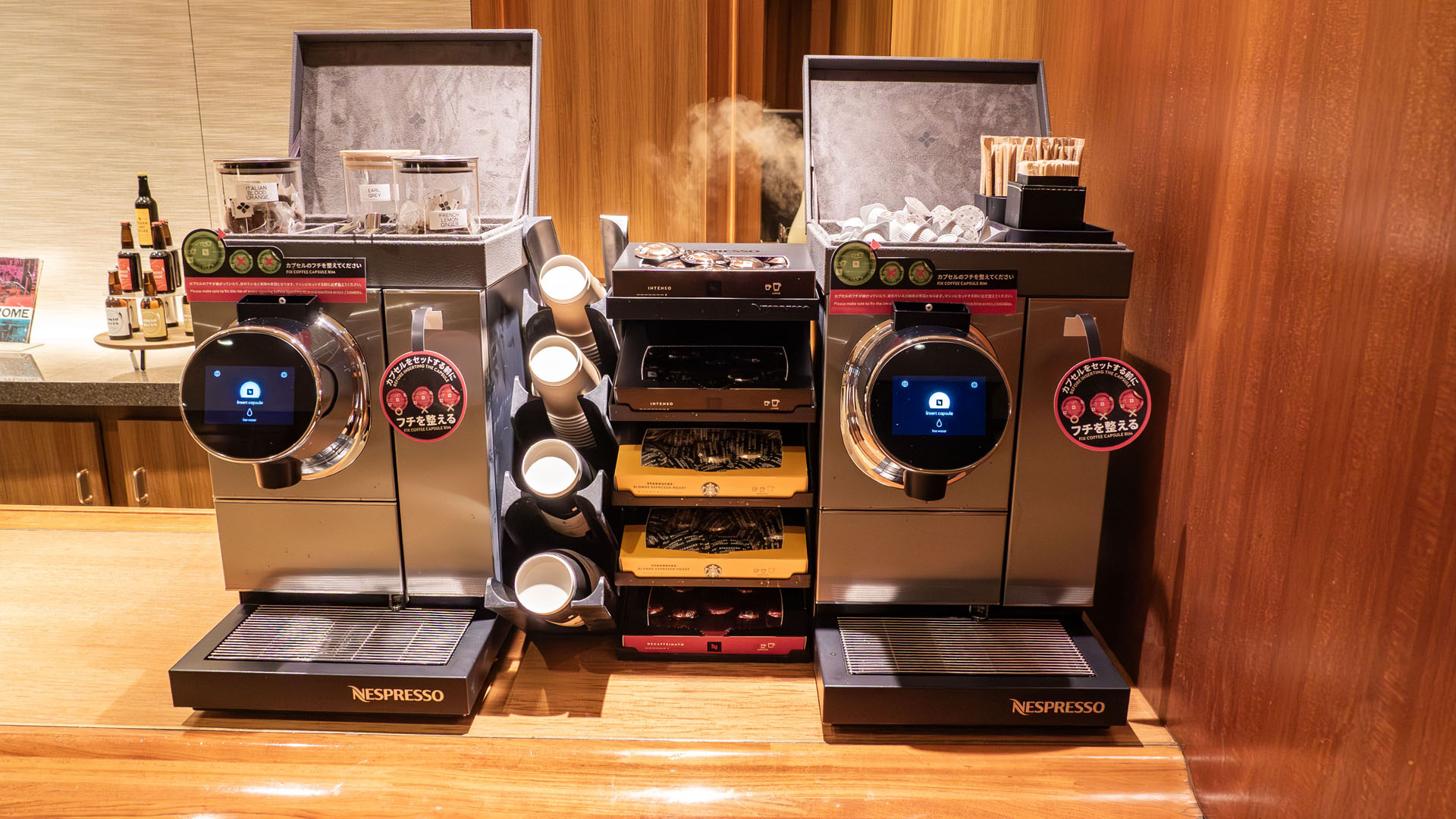 2025-Tokyo313 Coffee and tea machine in lobby