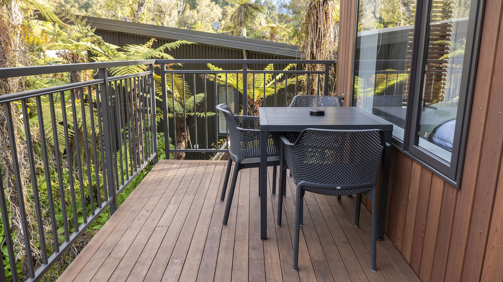 Rainforest Retreat Deluxe Tree Lodge