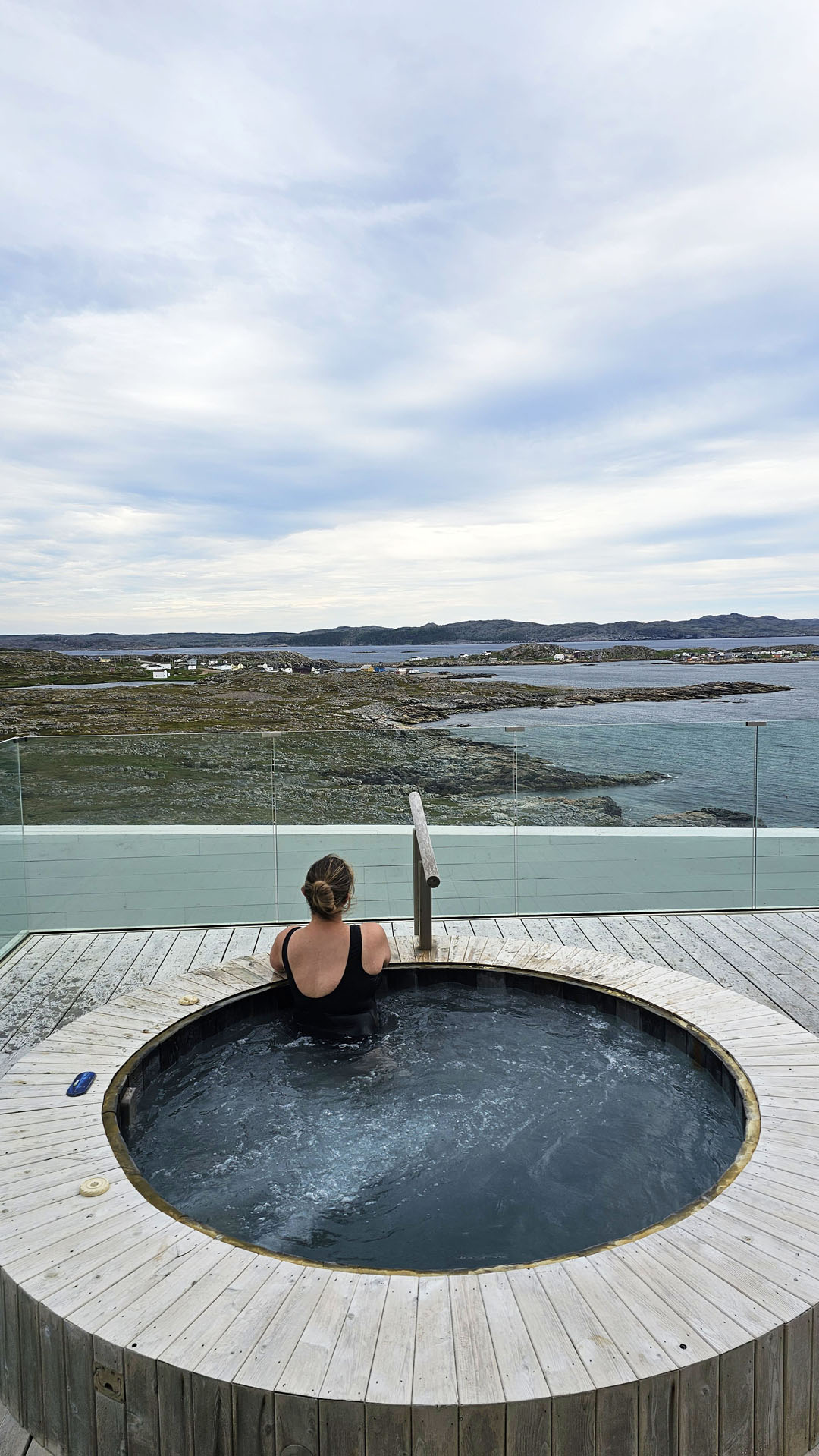 2024-FogoIsland138 Rooftop hot tubs