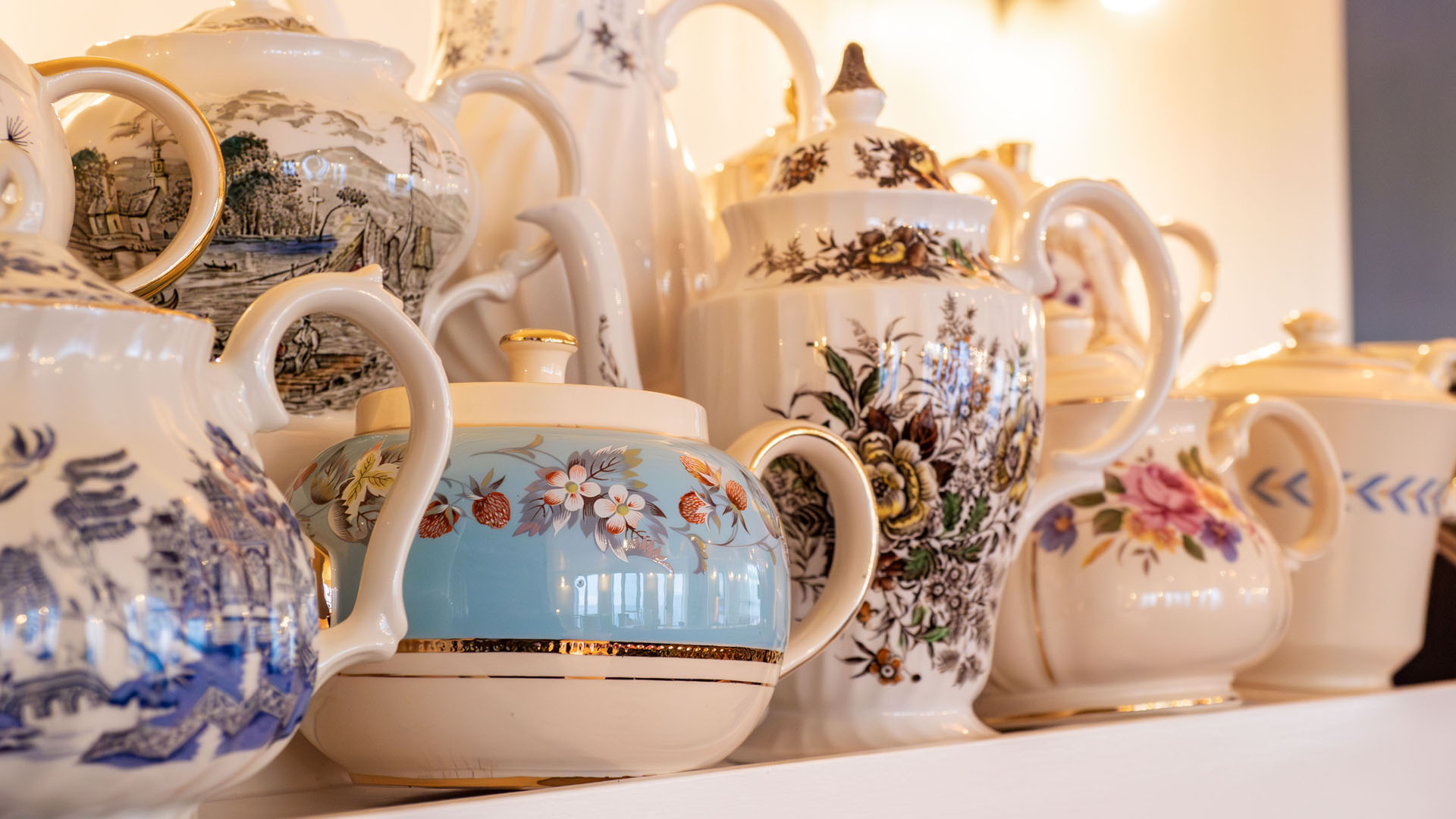 2024-FogoIsland228 Teapots