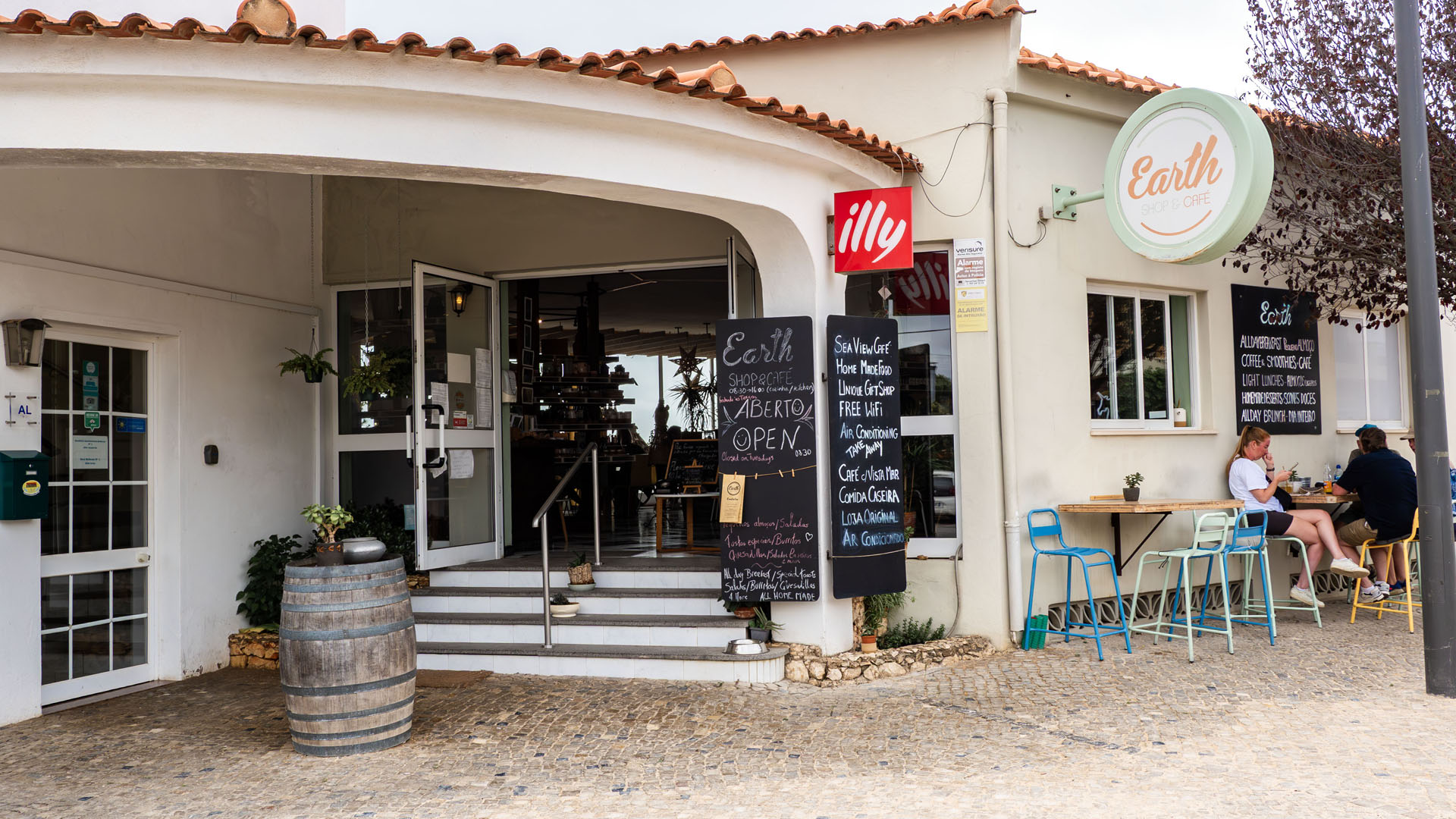 Earth Shop + Cafe