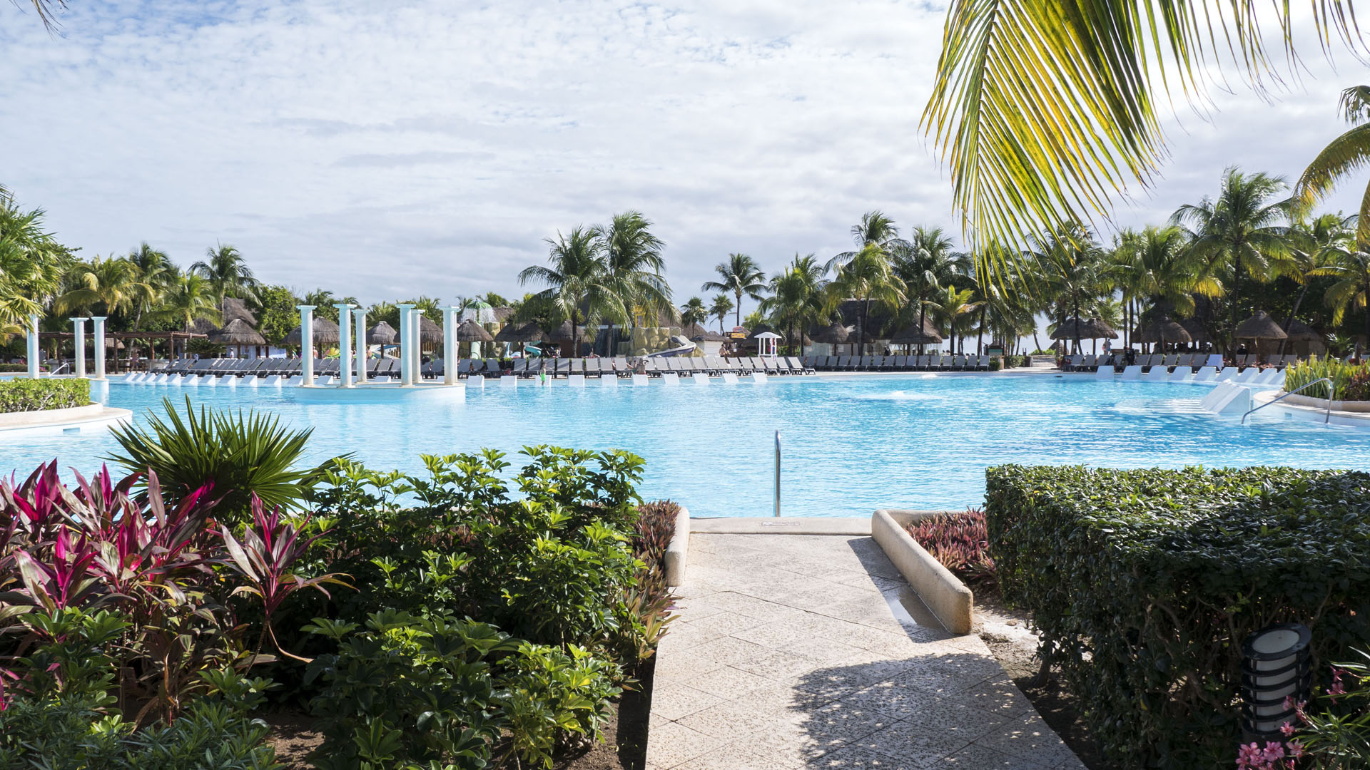 Swimming pools at Grand Palladium Colonial Resort and Spa / Grand Palladium Kantenah Resort & Spa