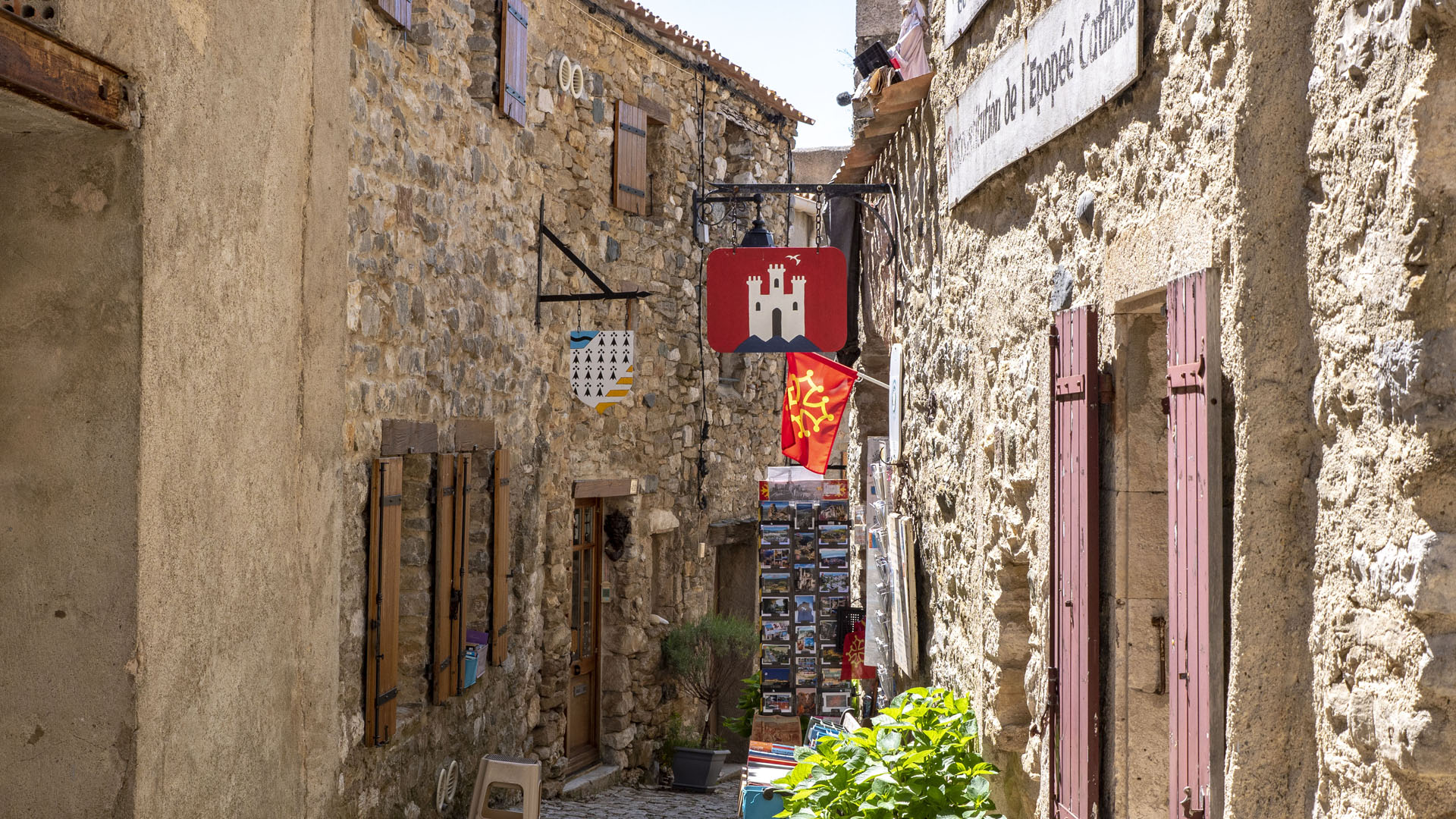Shopping, restaurants and cafes of Minerve France