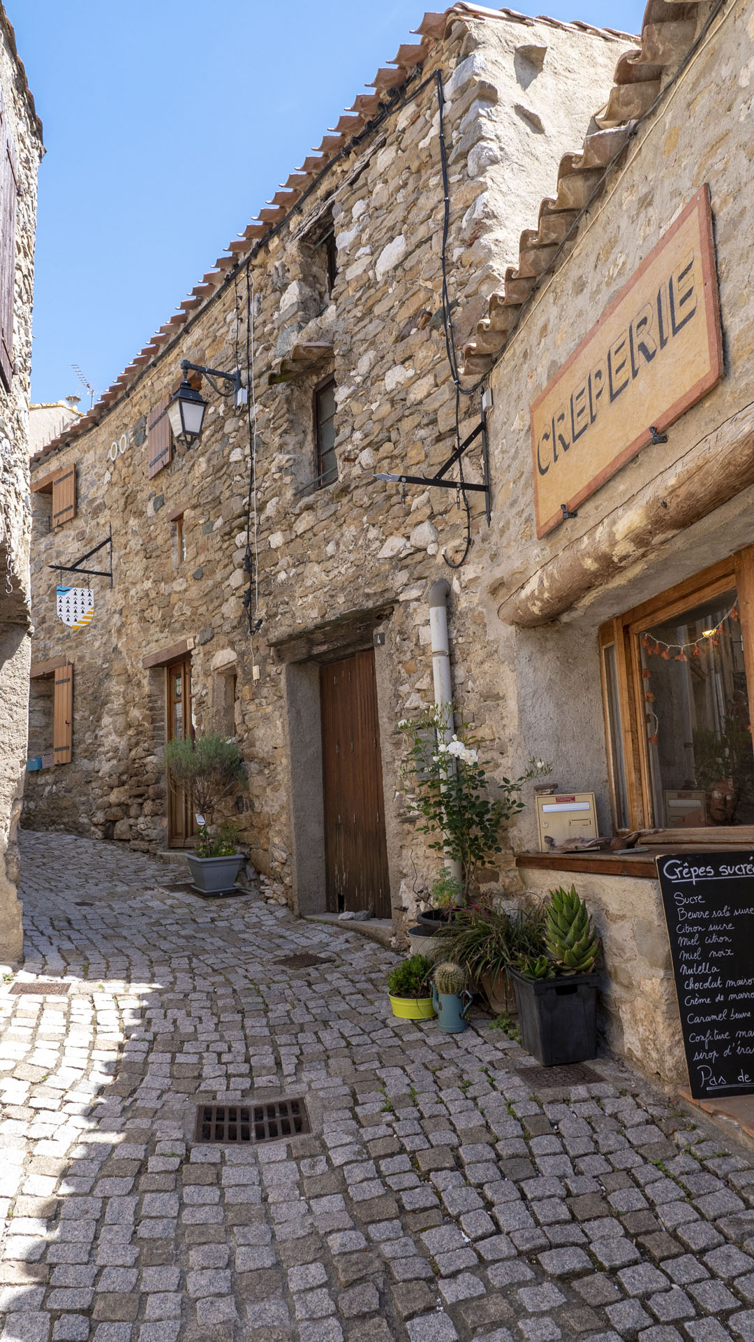 Wandering the quiet town of Minerve France, escaping the crowds