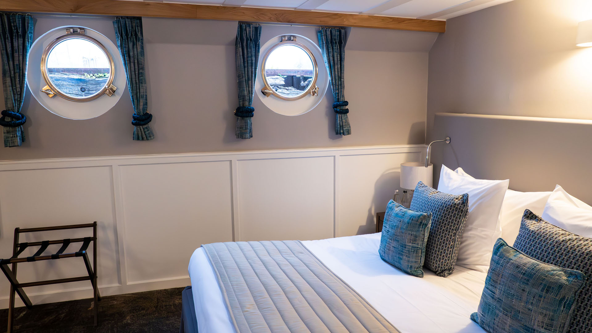 Finesse Cabin (European Waterways)
