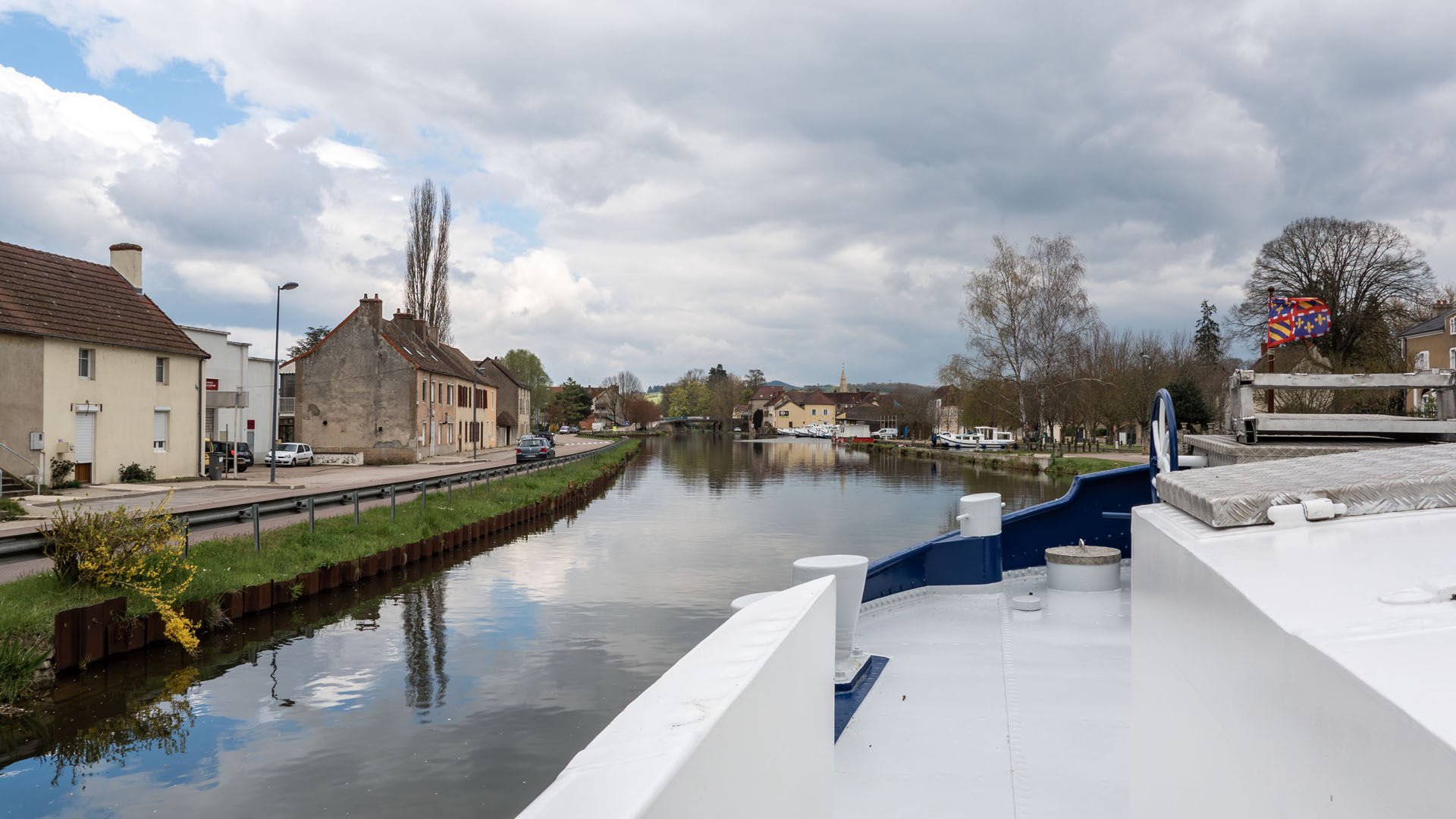 Burgundy barge cruise on Finesse