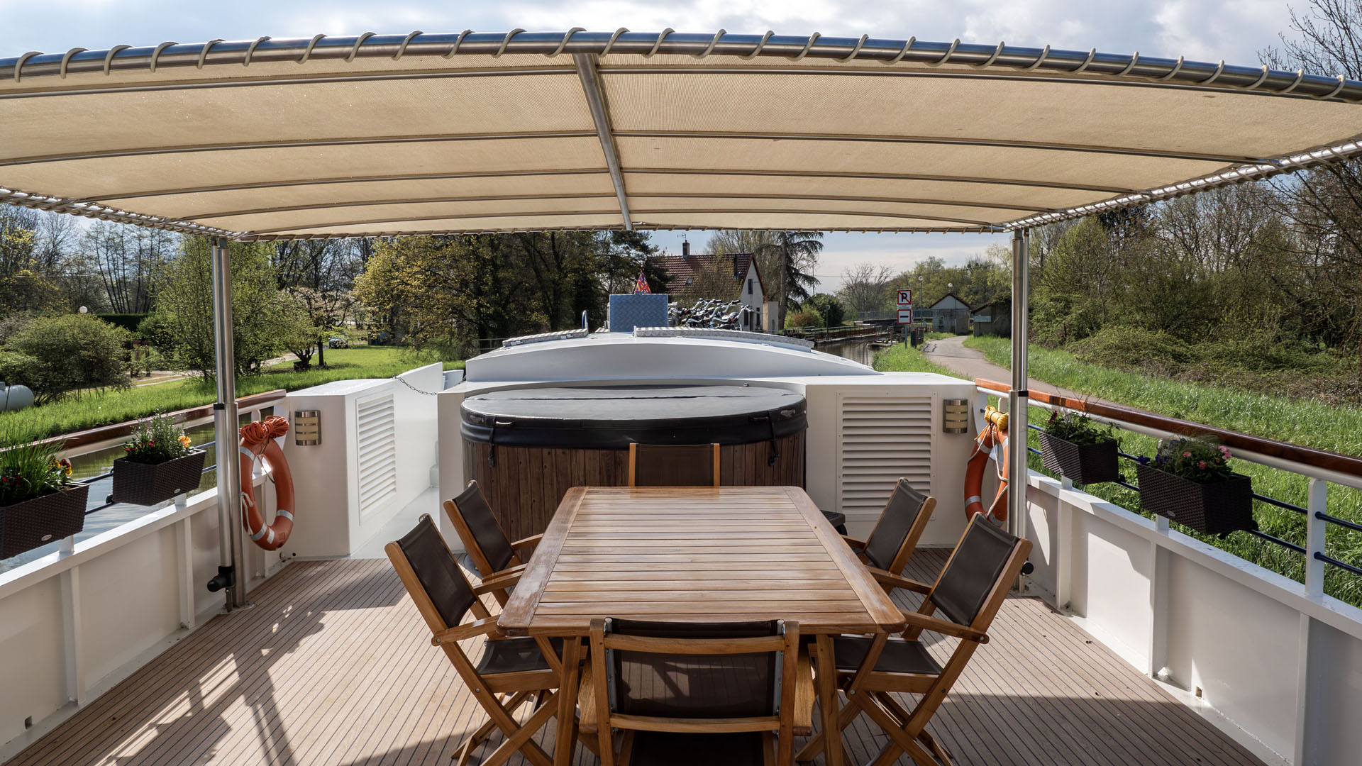 Burgundy Barge Cruise on Finesse