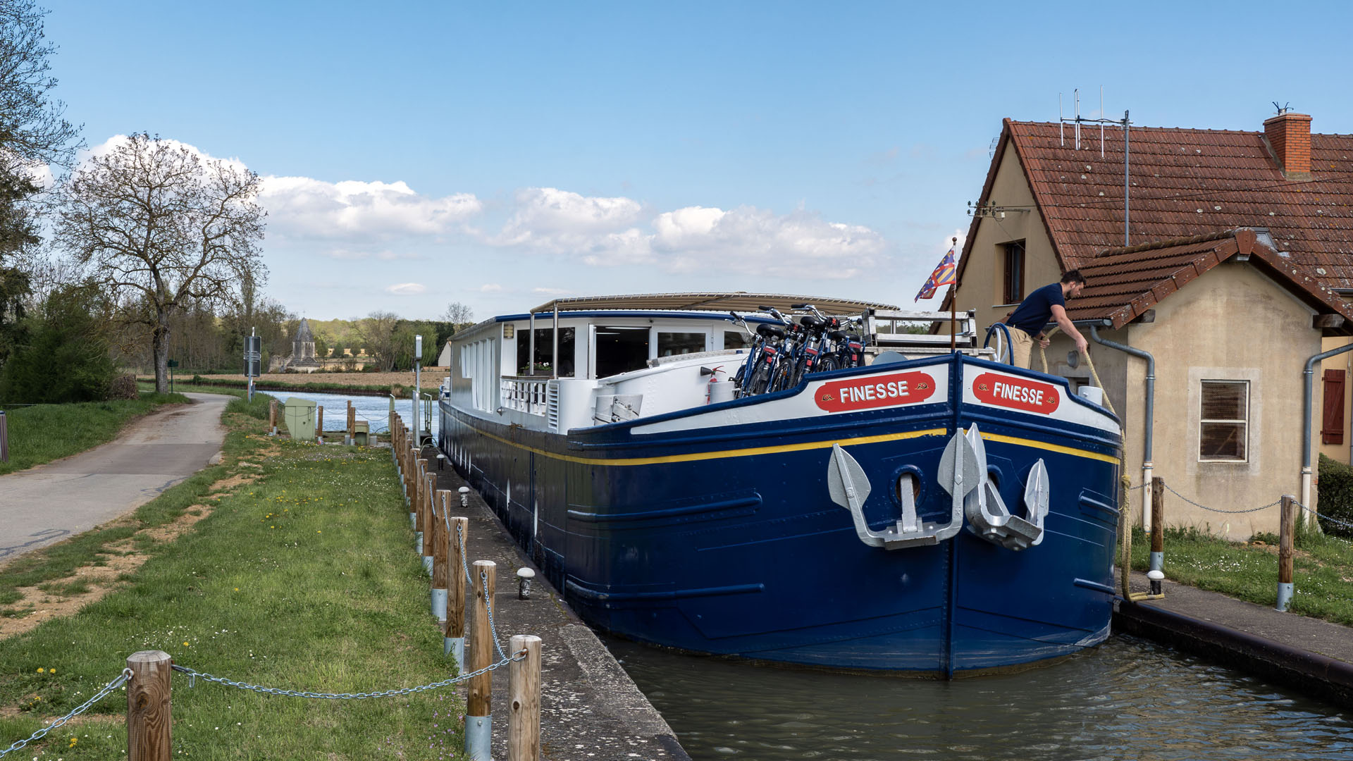 Finesse hotel barge