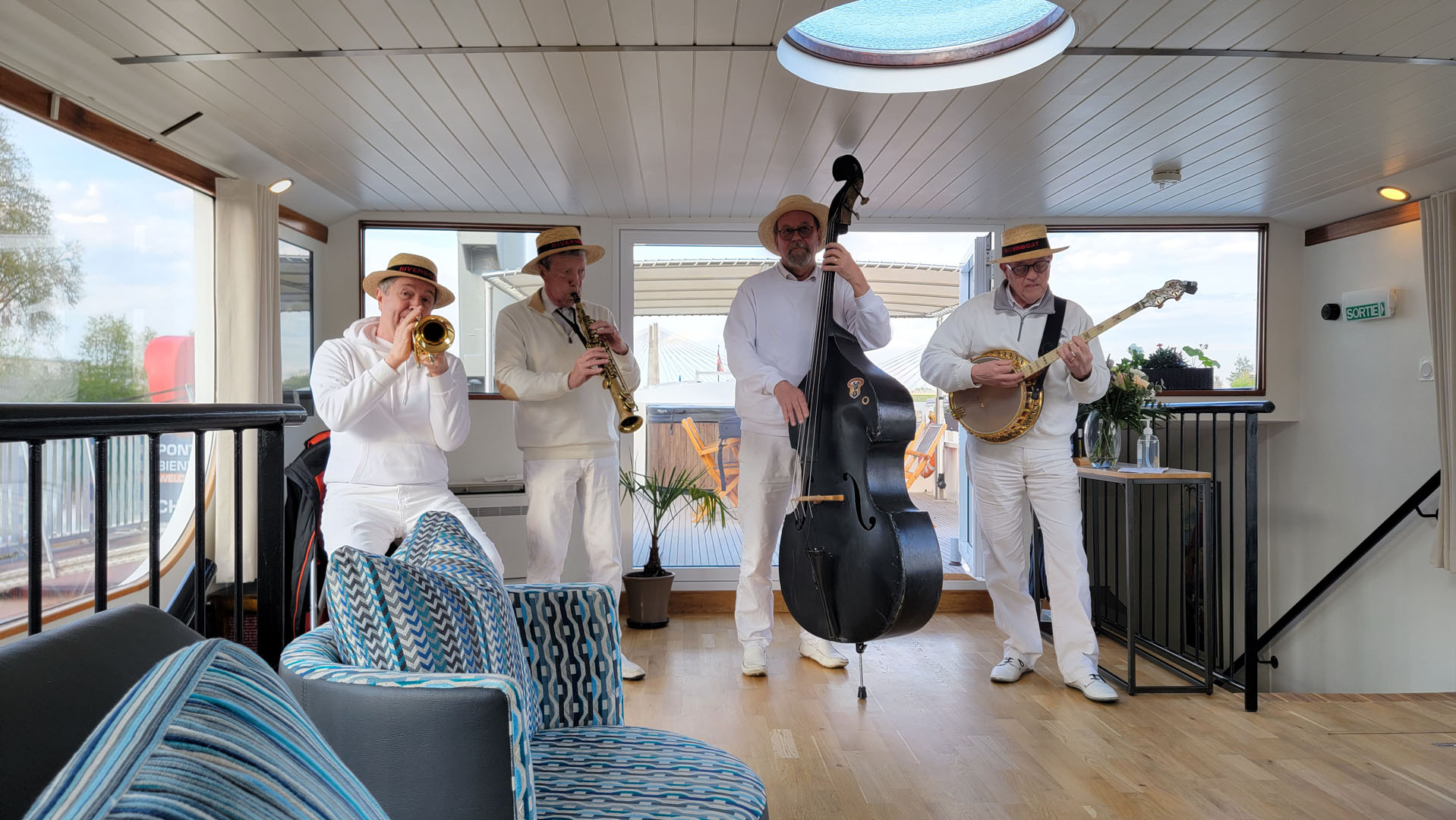 Quartet band on Finesse barge