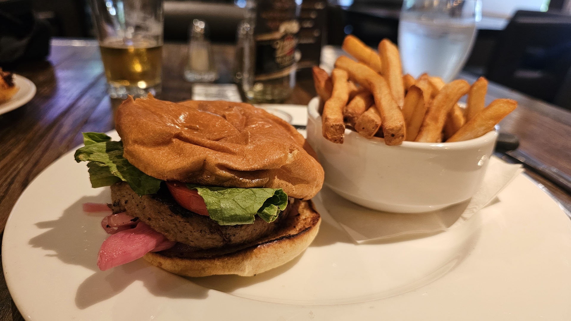 Elkhorn Resort Spa & Conference Centre - Buffalo Bar